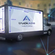 Publicitate digitală în mișcare: camionul LED vs. panourile LCD
