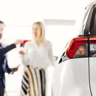 De ce să închiriezi o mașină electrică înainte de a cumpăra una?