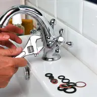 Cum să schimbi bateria de baie în câțiva pași simpli