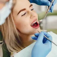 Ai un dinte infectat? Află de la Smiles by Dr. Buza cum poate fi salvat fără extracție