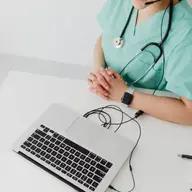 Nu lăsa hemoroizii să îți afecteze rutina: există soluții simple și eficiente