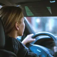 Cum îți construiești încrederea la volan ca șofer tânăr și începător