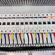 Secretele unui electrician: trucuri simple pentru alegerea și montarea siguranțelor electrice