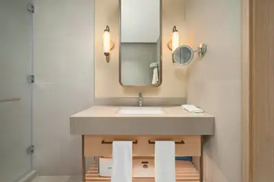 Ghid de amenajare a băii în stil minimalist cu buget redus