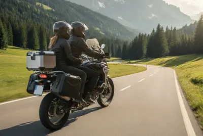 Călătorie moto în doi: cum să armonizați ritmul, confortul și pauzele