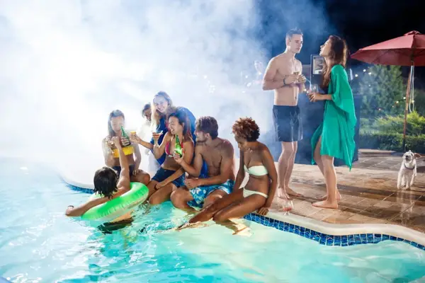Petreceri la piscină: idei de evenimente relaxante la piscine