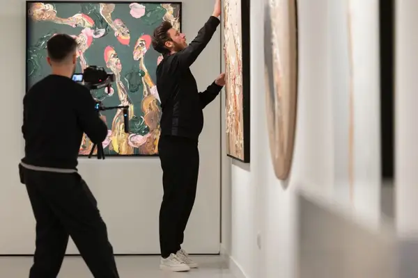 Vladinsky, artistul român cu prezențe la cele mai importante evenimente internaționale de artă
