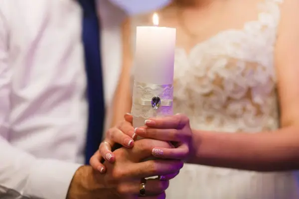 Cum alegi lumânarea de nuntă potrivită pentru ceremonia religioasă